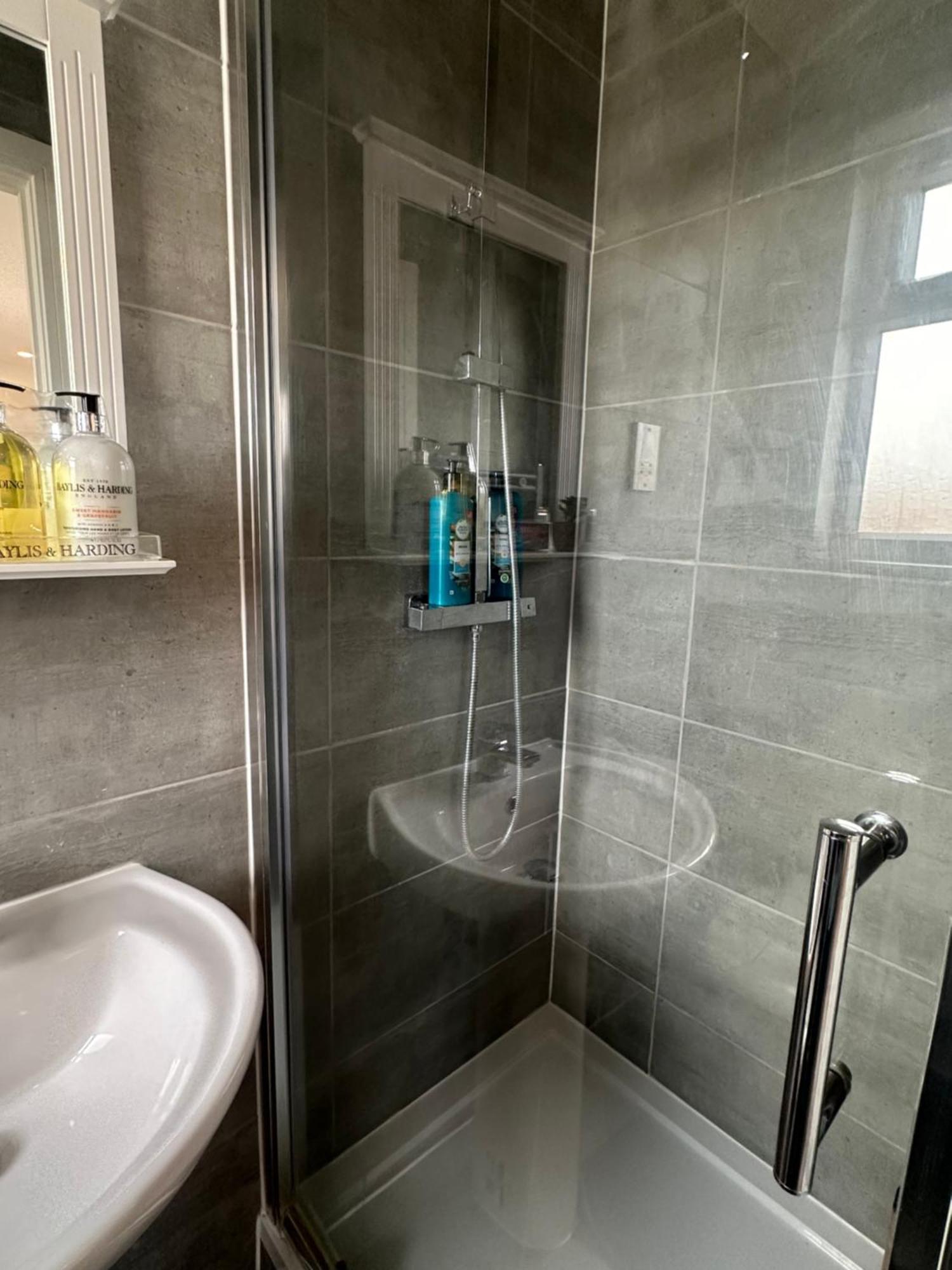 Wonderful Ensuite In Wimbledon Pensión