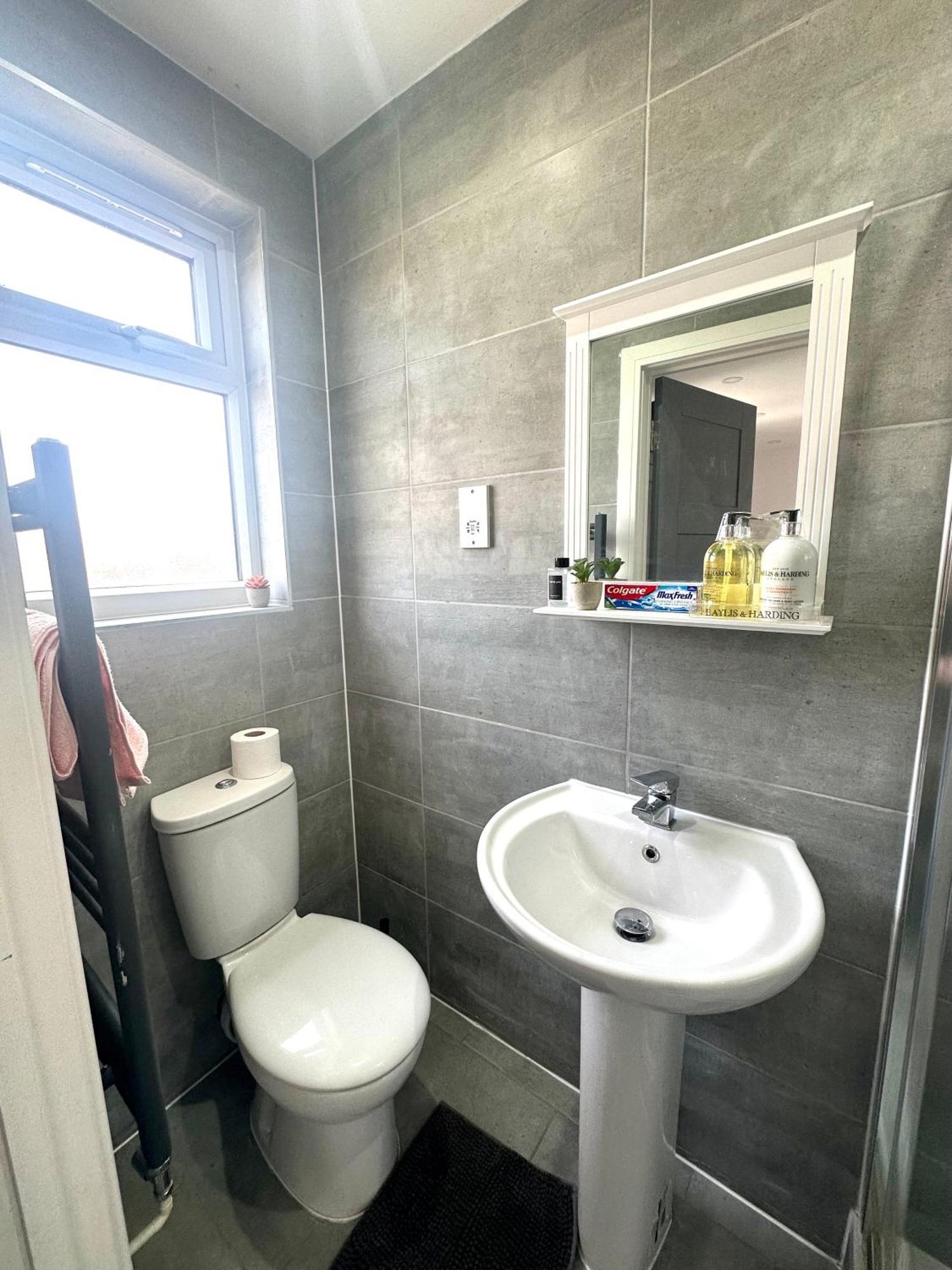 Pensión Wonderful Ensuite In Wimbledon Londres